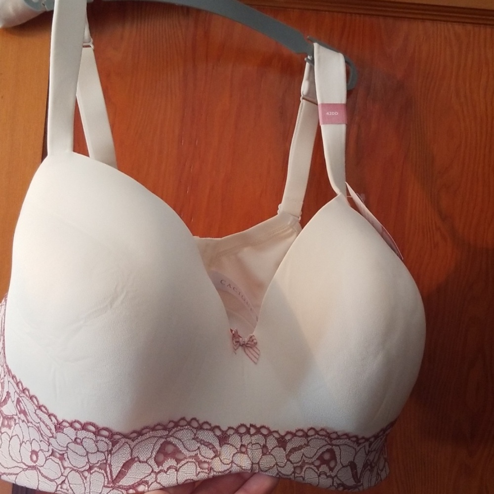 Cacique wire-free lined t-shirt bra.